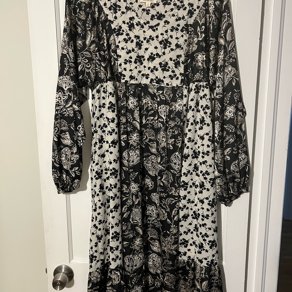 Chic Black and White Floral Long Sleeve Dress